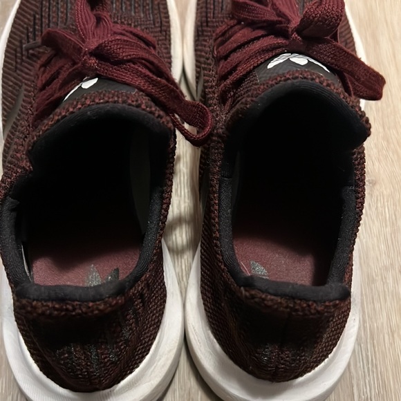 ADIDAS SWIFT RUN - Picture 9 of 10